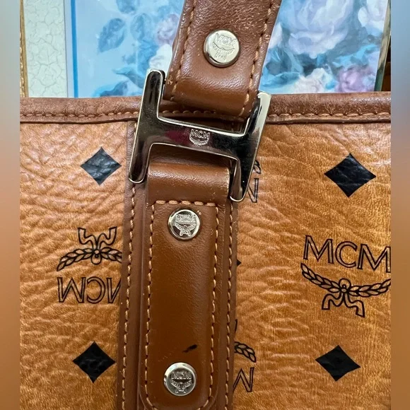 ⭐️MCM Visetos Tote with Silver Hardware - Picture 10 of 11